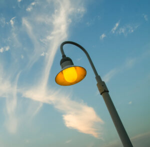 Mehr über den Artikel erfahren Defekte Straßenbeleuchtung melden